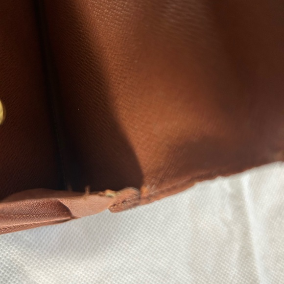 LV Sarah Monogram Wallet in EUC
* Free Shipping * - Picture 11 of 16